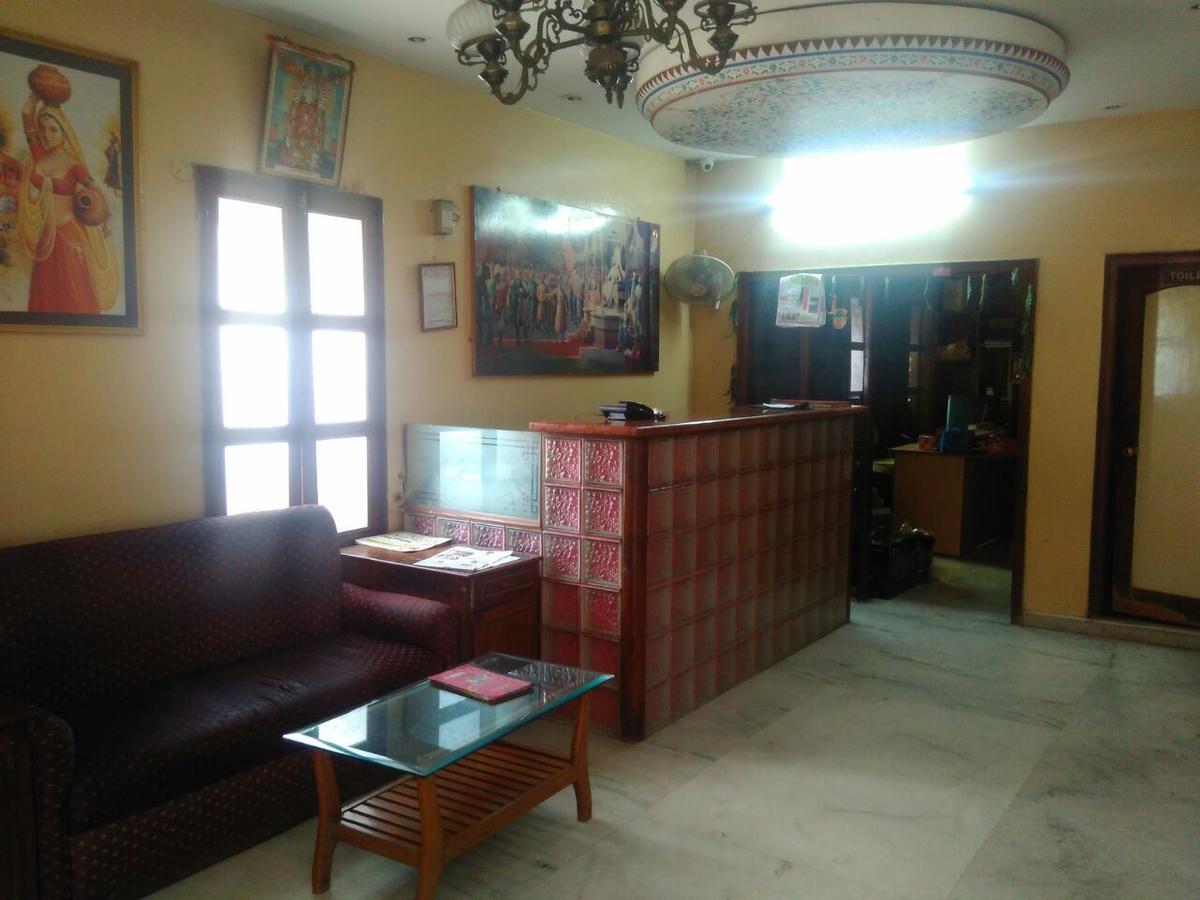 Capital O 84122 Hotel Trilok Palace Dźajpur Zewnętrze zdjęcie